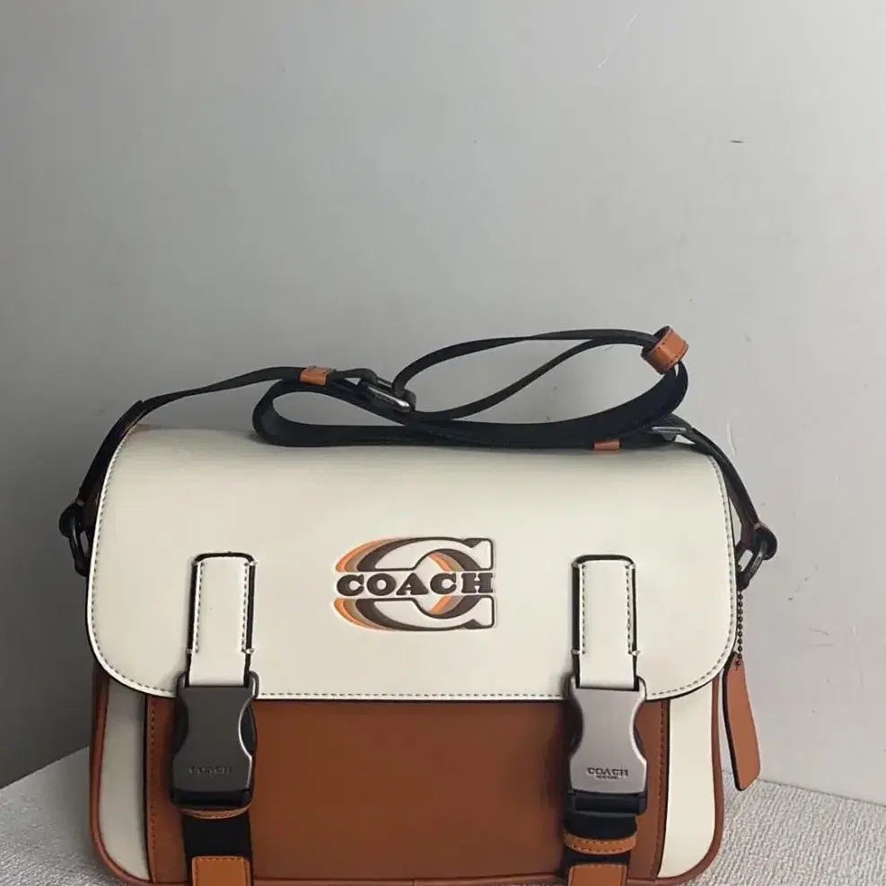 코치(COACH) CE550 OS 남자 크로스 백 숄더백