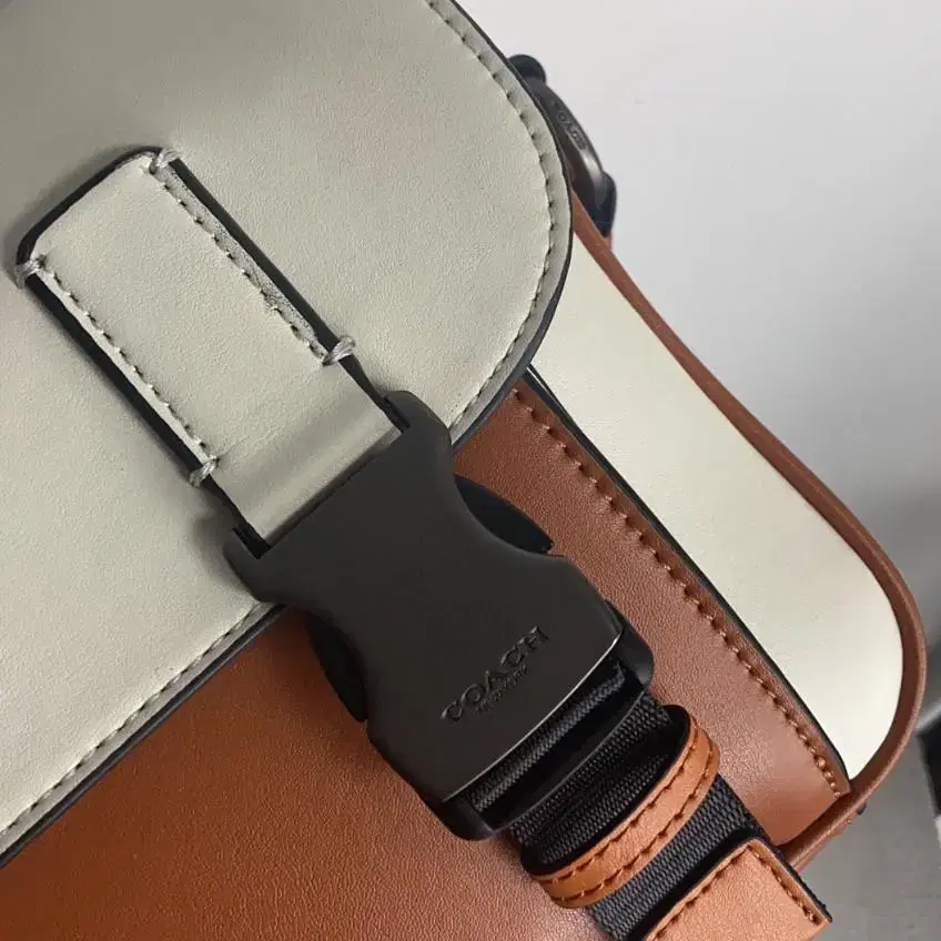 코치(COACH) CE550 OS 남자 크로스 백 숄더백