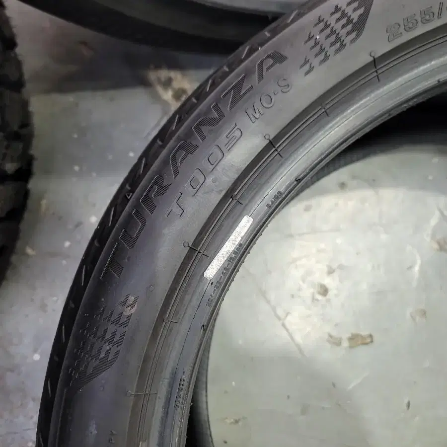 255/40r20브릿지스톤t005mo-s