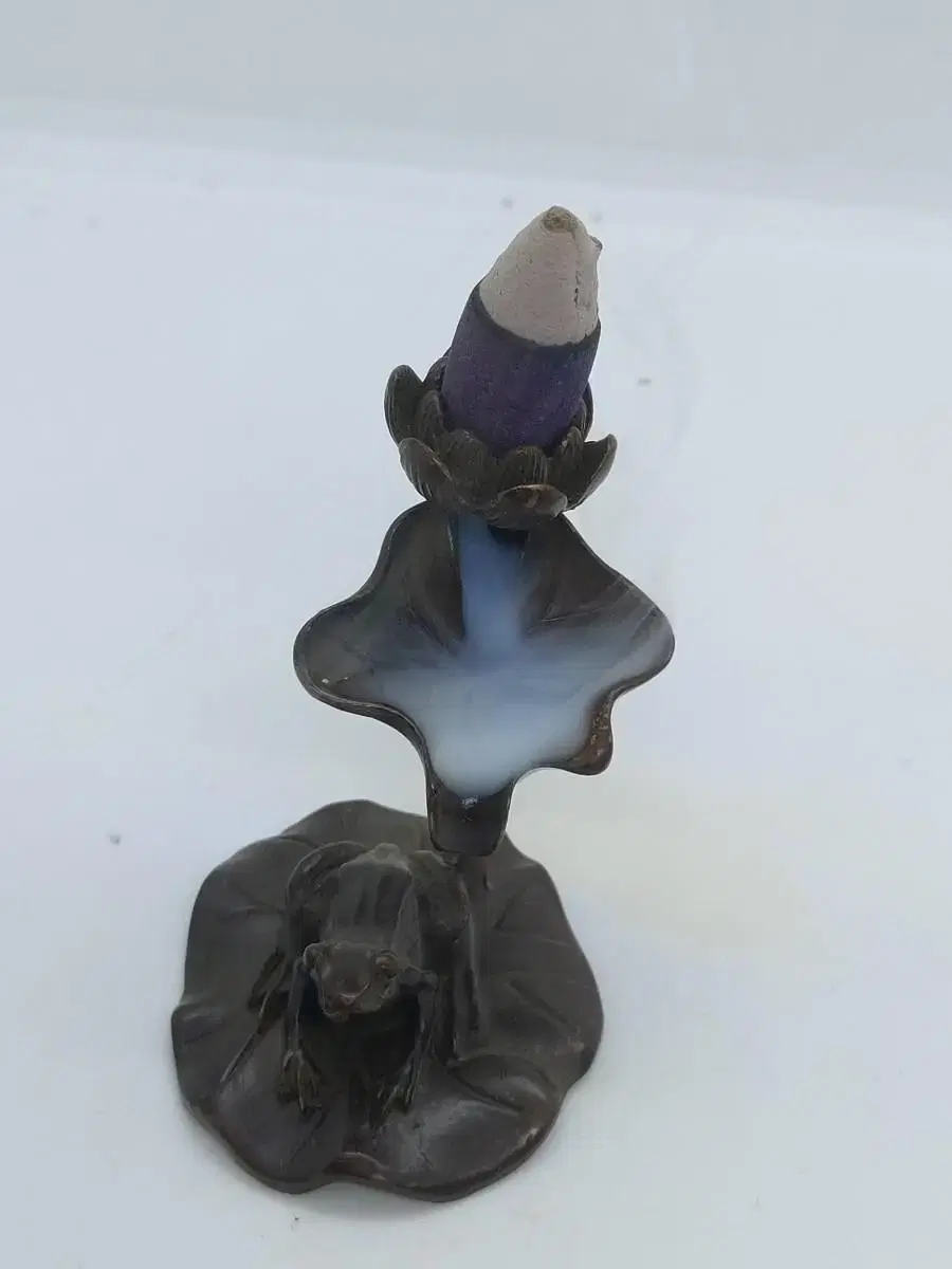 Lotus-shaped Doryu Incense Burner