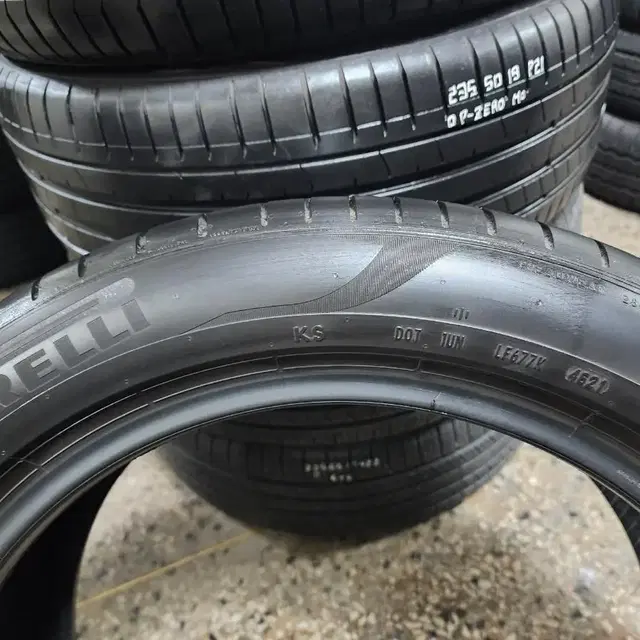 피렐리타이어 P ZERO MO 235/50R19  한대분