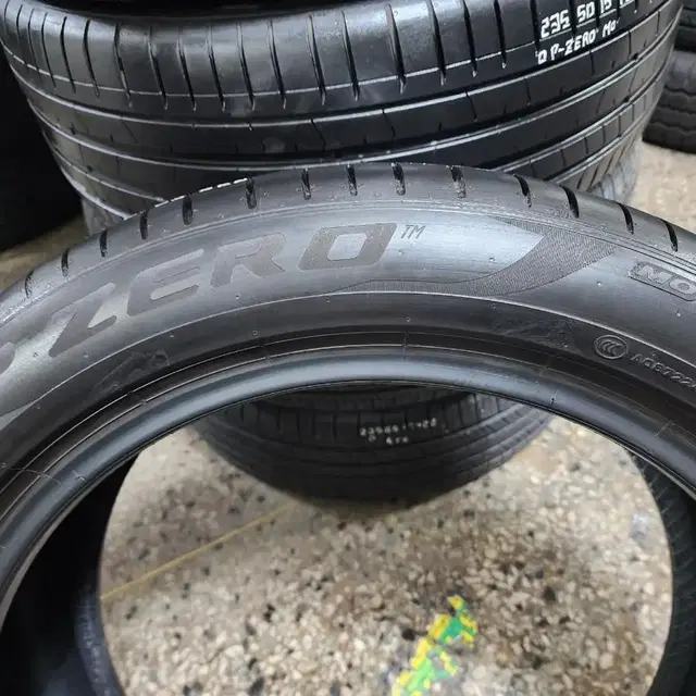 피렐리타이어 P ZERO MO 235/50R19  한대분