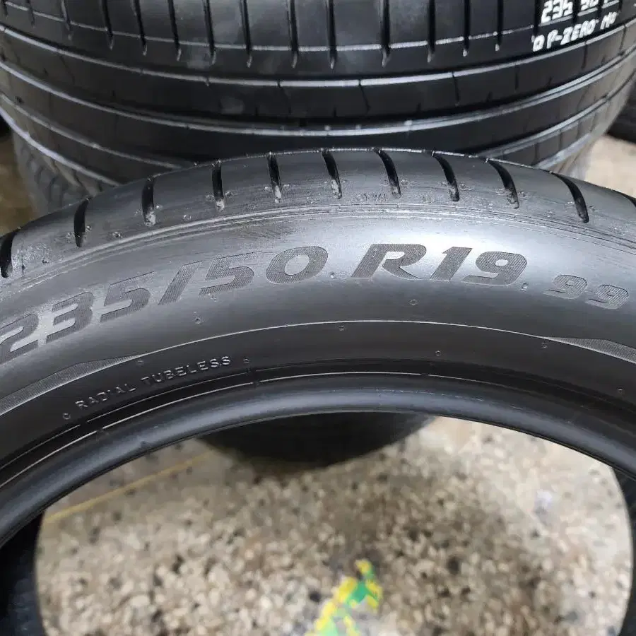 피렐리타이어 P ZERO MO 235/50R19  한대분