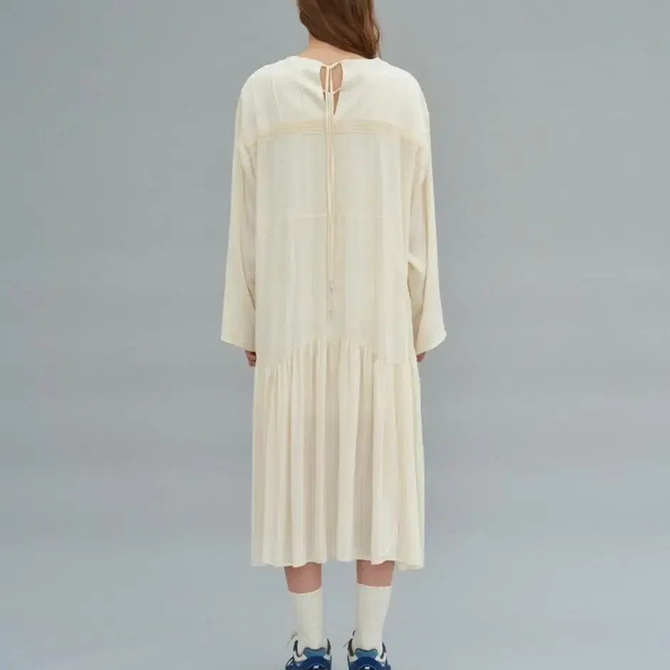 르셀로나 Vintage over Dress (Cream)