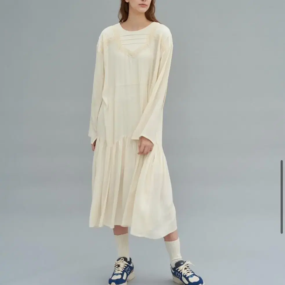 르셀로나 Vintage over Dress (Cream)