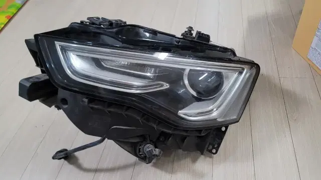 아우디 rs5 hid 운전석 라이트 LE10B6237