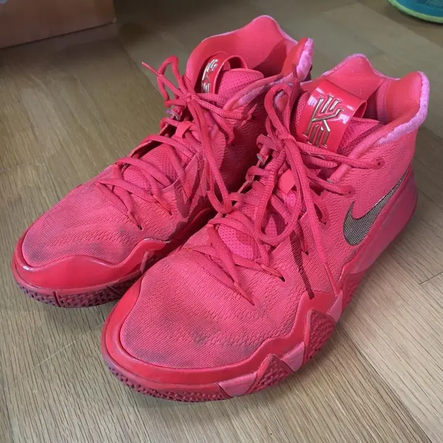 Nike 카이리4 'Red Carpet'