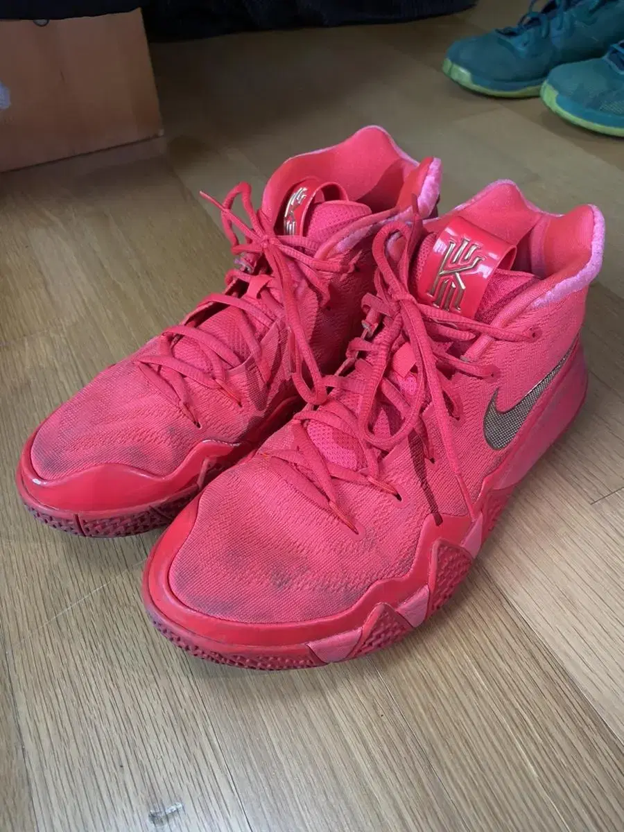 Nike 카이리4 'Red Carpet'