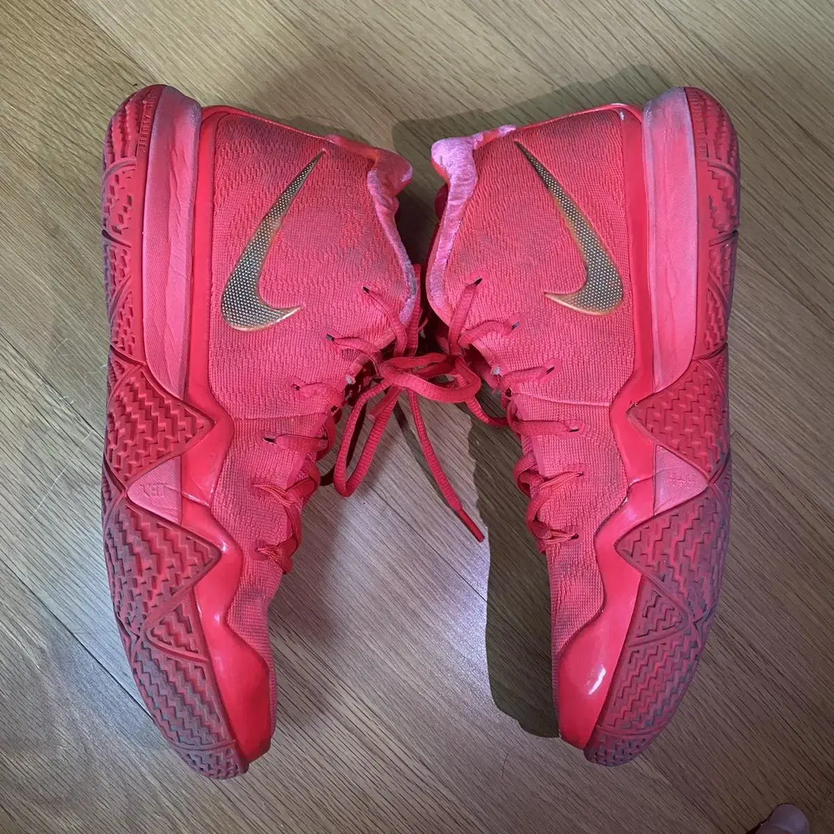 Nike 카이리4 'Red Carpet'