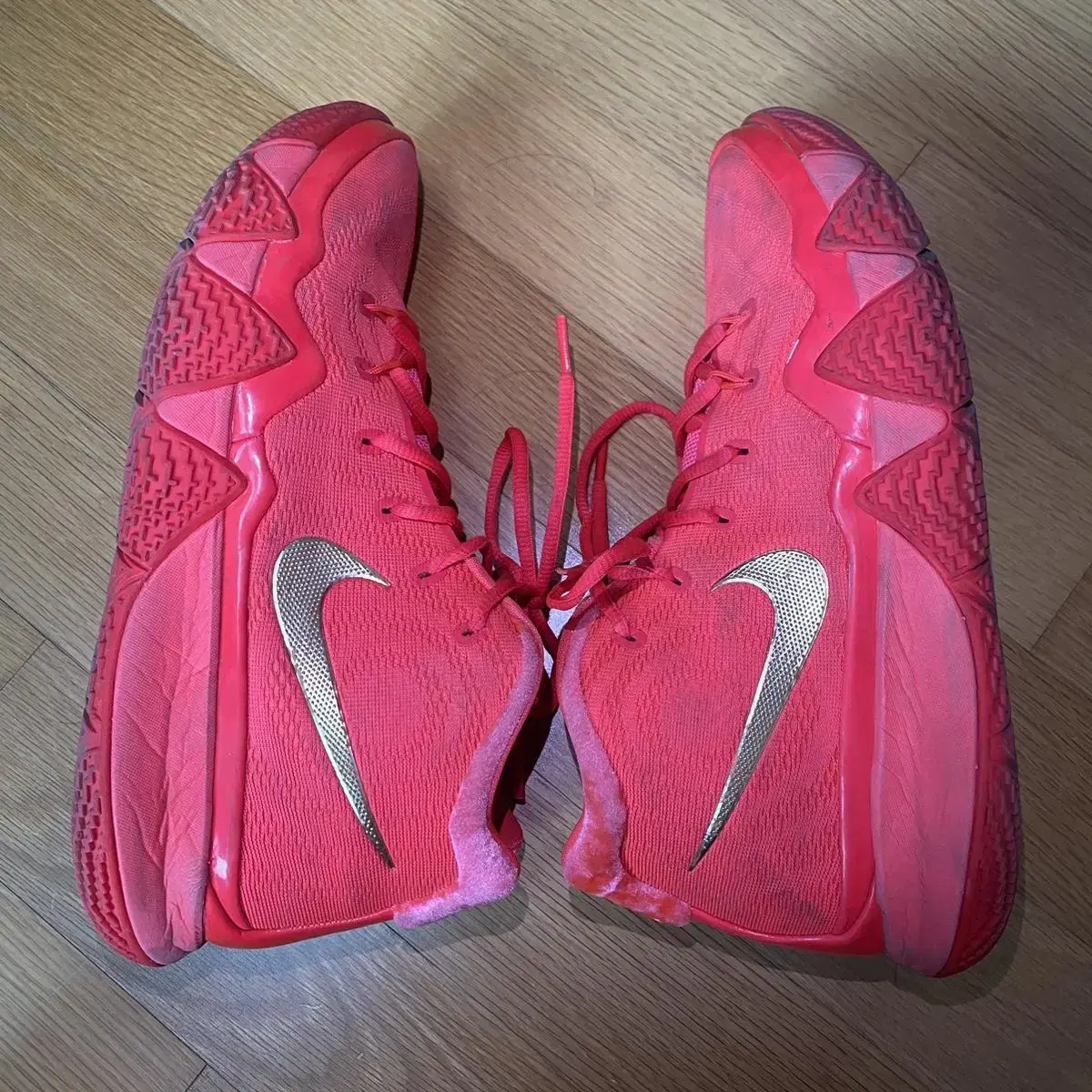 Nike 카이리4 'Red Carpet'