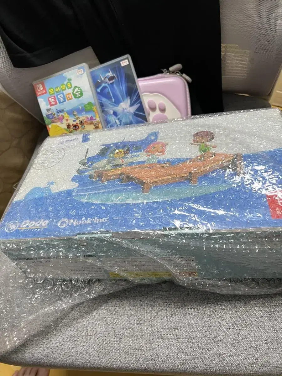 We are selling the Animal Crossing: New Horizons Edition for the Nintendo Switch! (Full box + Animal Crossing: New Horizons chip + Pokémon chip)