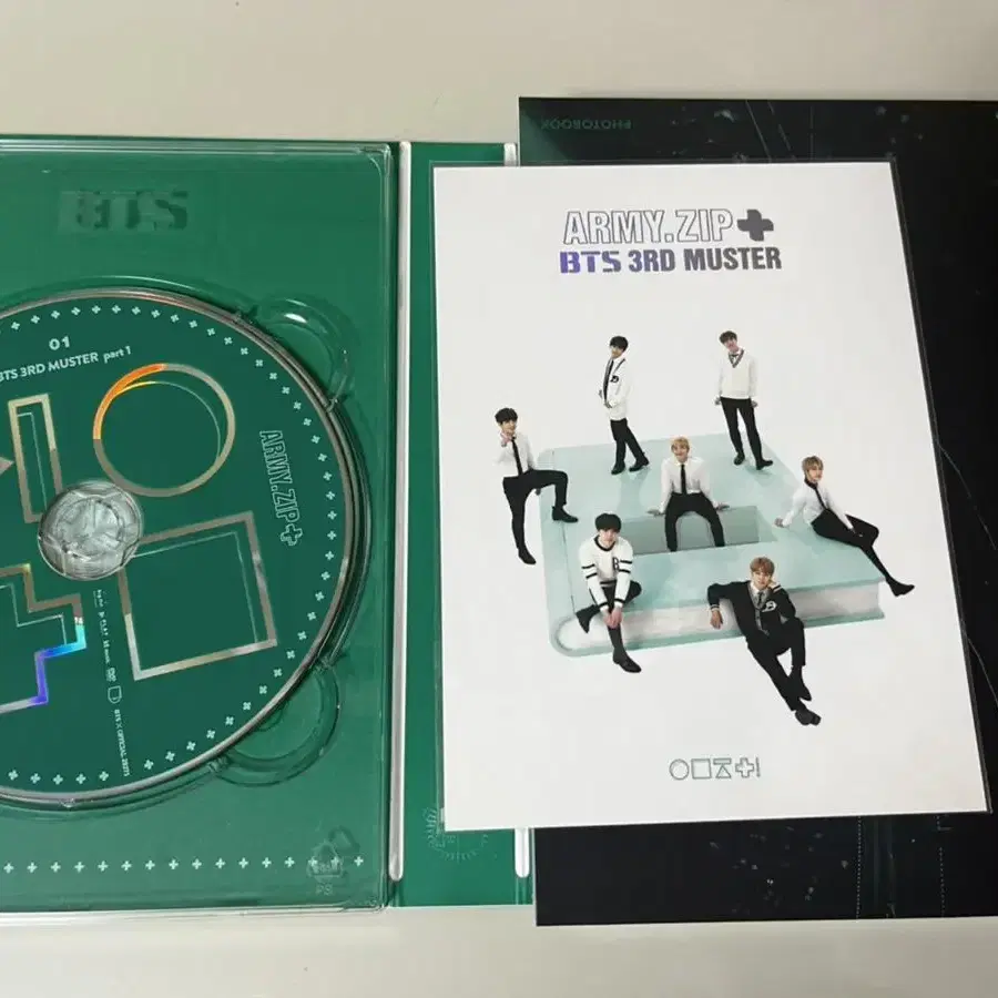 방탄소년단 머스터 3기 DVD 풀셋 (포카 포함) 판매합니다!