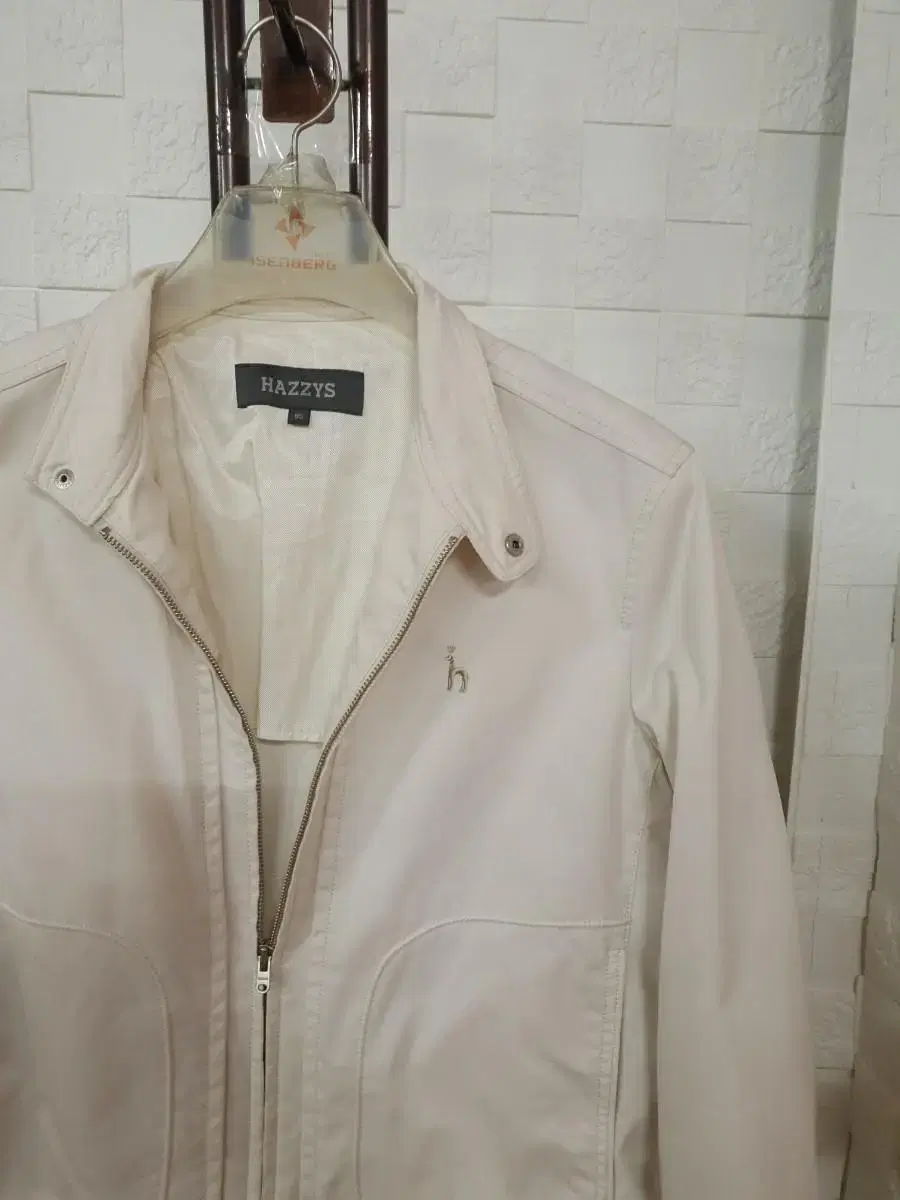 Hedges Windbreaker Jacket Beige 95M