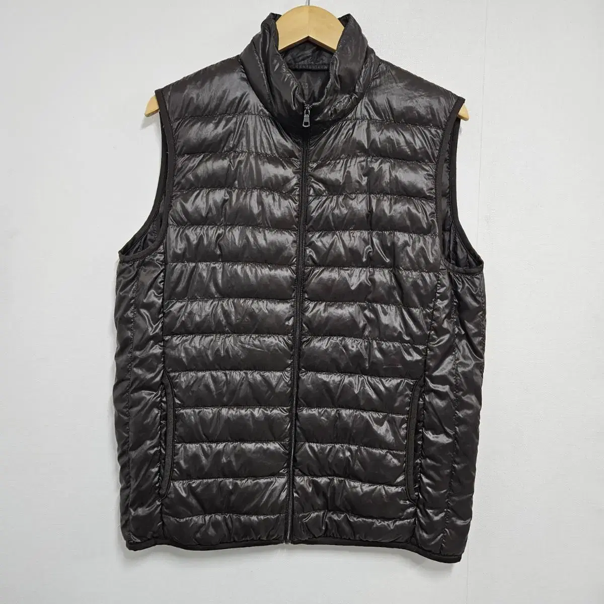 100L Uniqlo Lightweight Padded Vest Brown