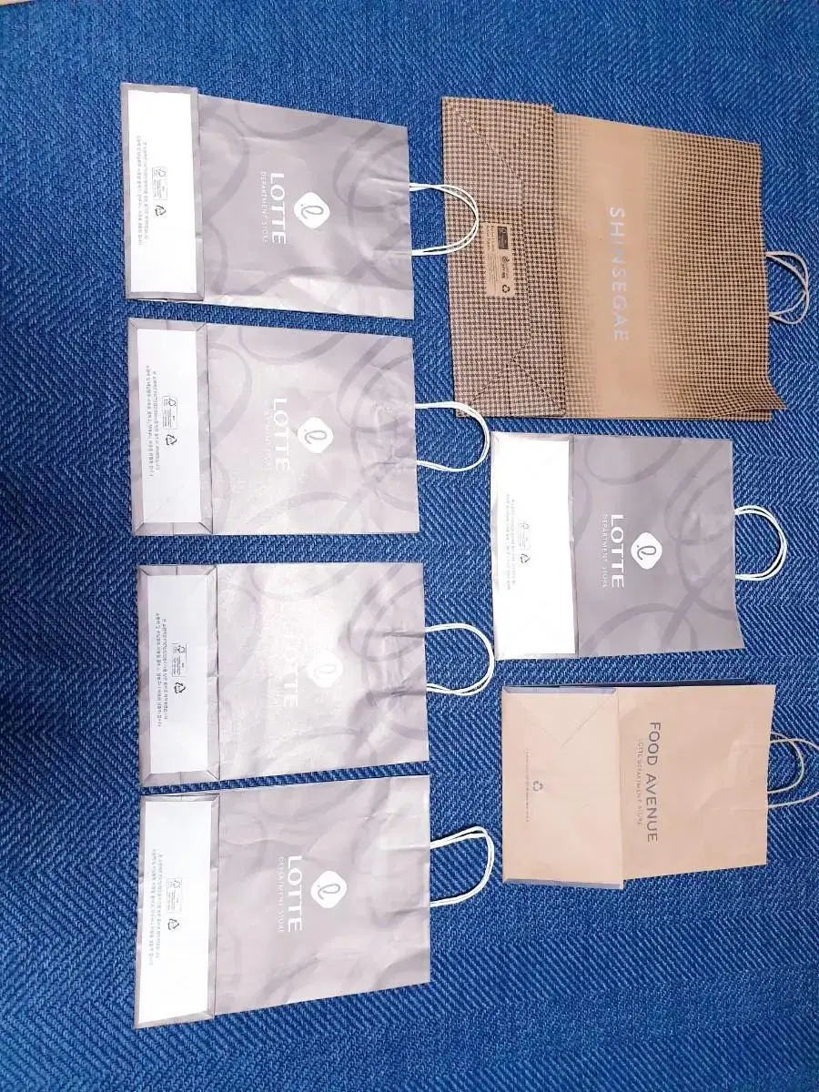 Price per piece varies)Department store shopping bags sold (New Department Store, Lotte Department Store, Lotte Food Avenue)