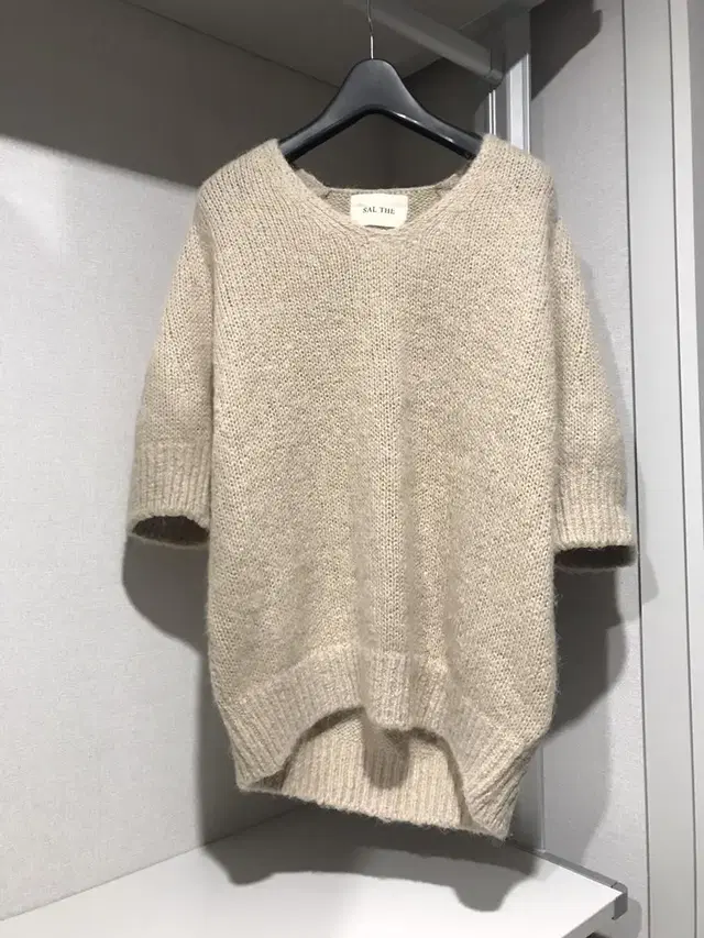 salthe signature v knit _cream beige