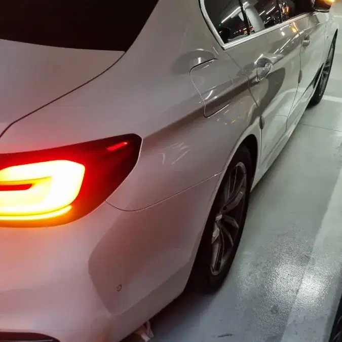 BMW G30& F90신형LCI 테일램프전국방문장착(2대분만)