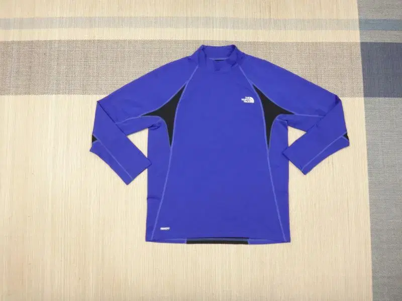 (L/100) The North Face Vapor Wick Performance Spandex T-Shirt