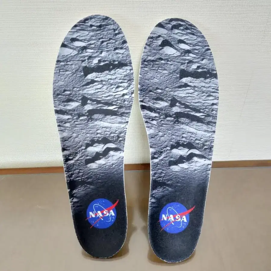 아디다스 울트라부스트 NASA 에디션