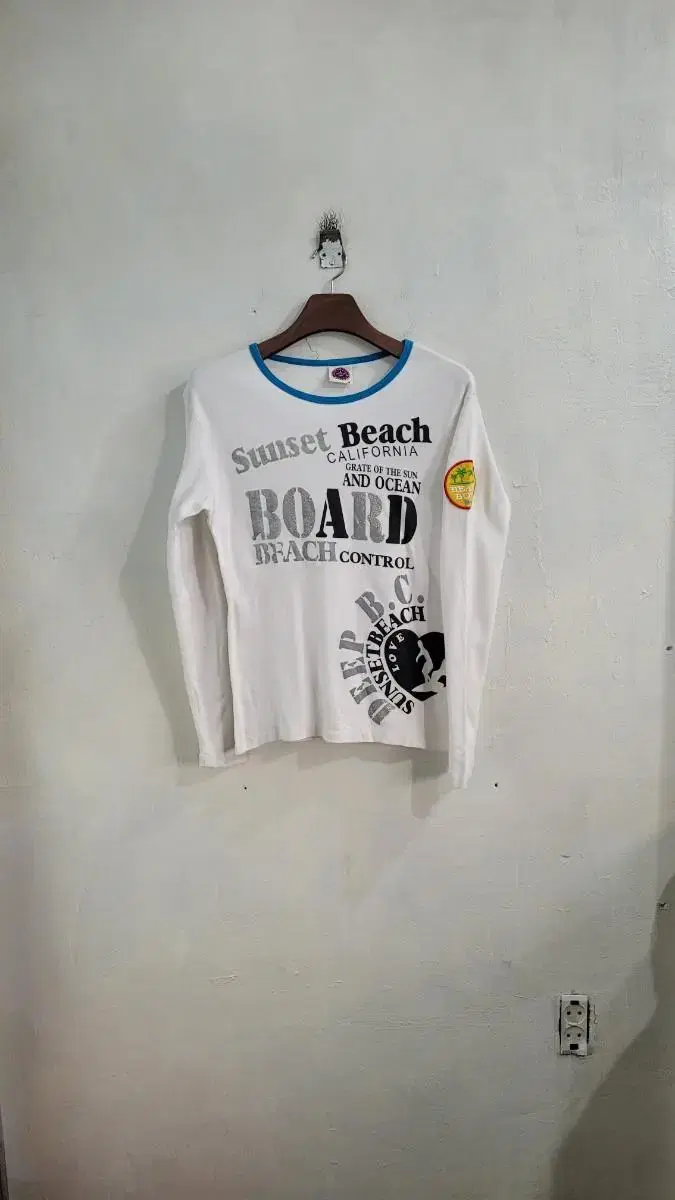 [M]Beach California Lettering Big Logo Spellout Patch Sleeve Tee!