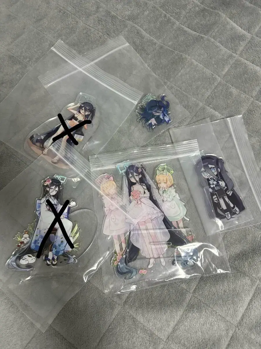 Aris acrylic stand sells