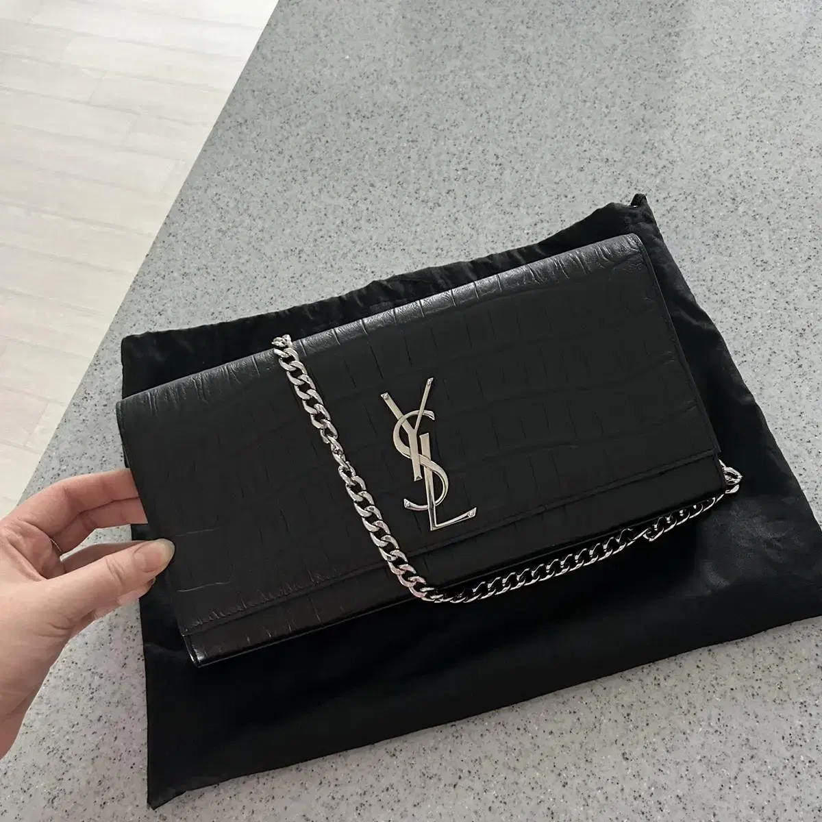 Give me a discount on a YSL chain bag.