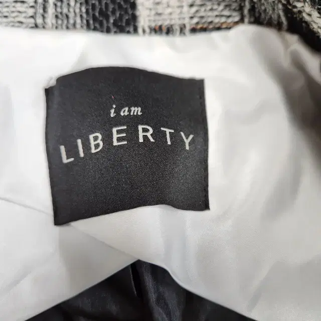 i am LIBERTY 트위드자켓 디자이너브랜드