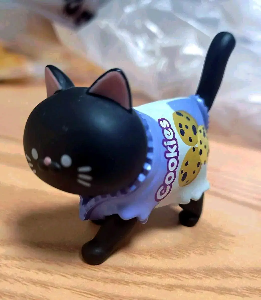 Gacha Shop Gacha Draw Cat figure in a bag of sweets