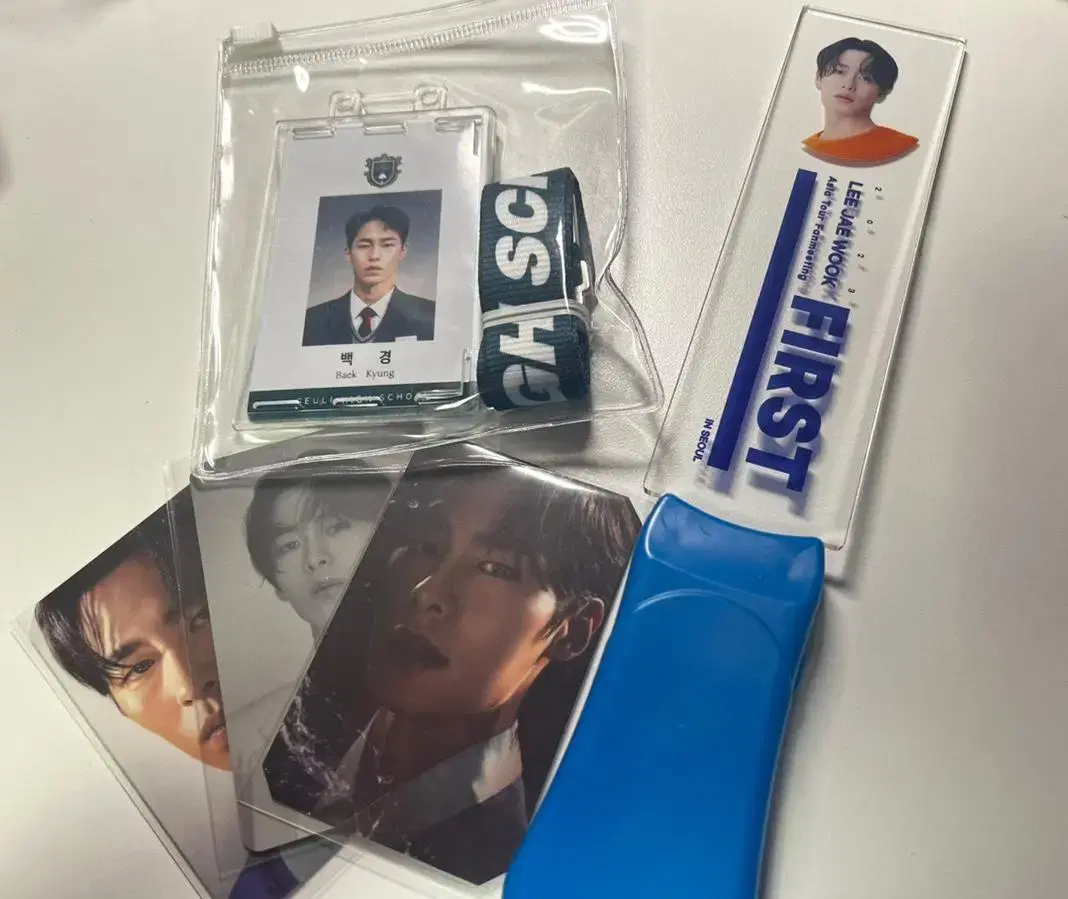 Get rid of Lee Jae Wook merchandise (lightstick, fear, student ID, wookrangi, etc.)