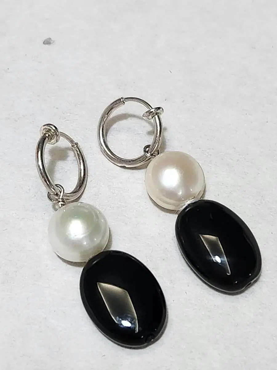 Onyx and pearl earrings 10mm+.