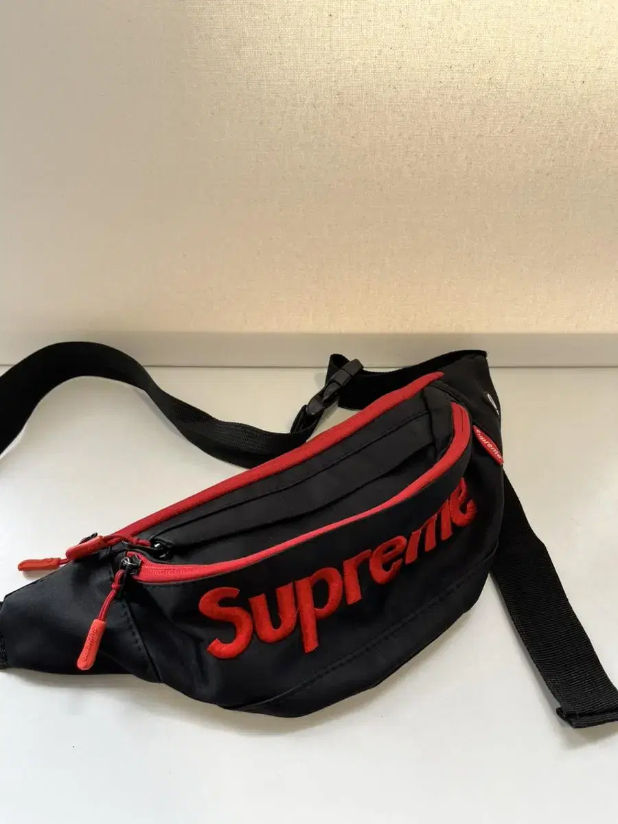 Old School) 97 Supreme Hipster Bag