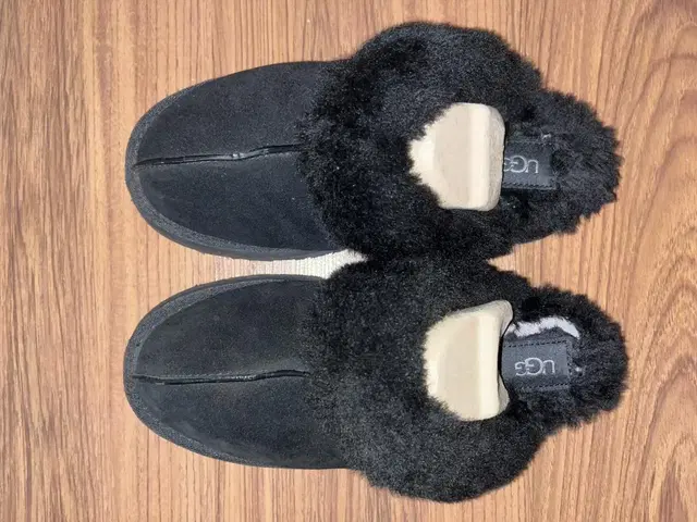 UGG 어그 슬리퍼 250