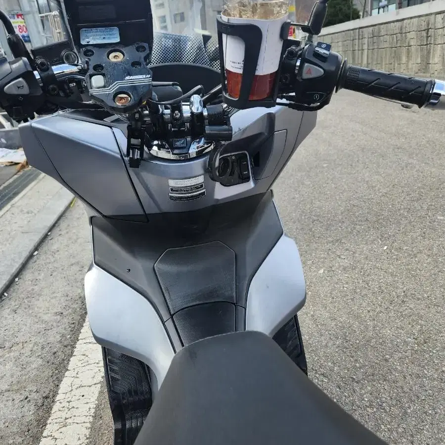 혼다 PCX125cc (21년식) 2만키로