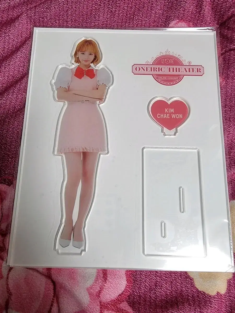 le sserafim iz*one kim chaewon acrylic stand