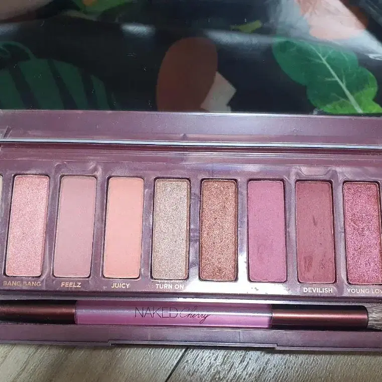 네이키드 어반디케이 체리(Naked Urbandecay Cherry)