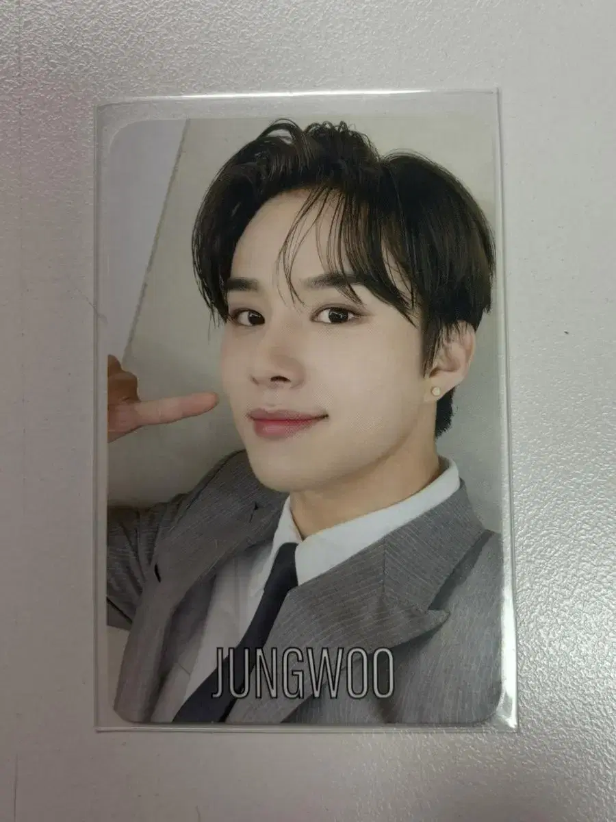 Loveholic A version jungwoo photocard WTS