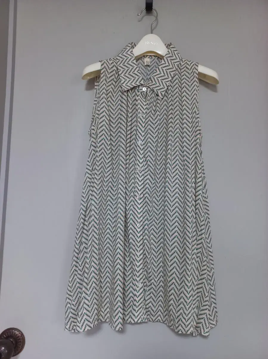 (95)MAHO Sleeveless blouse