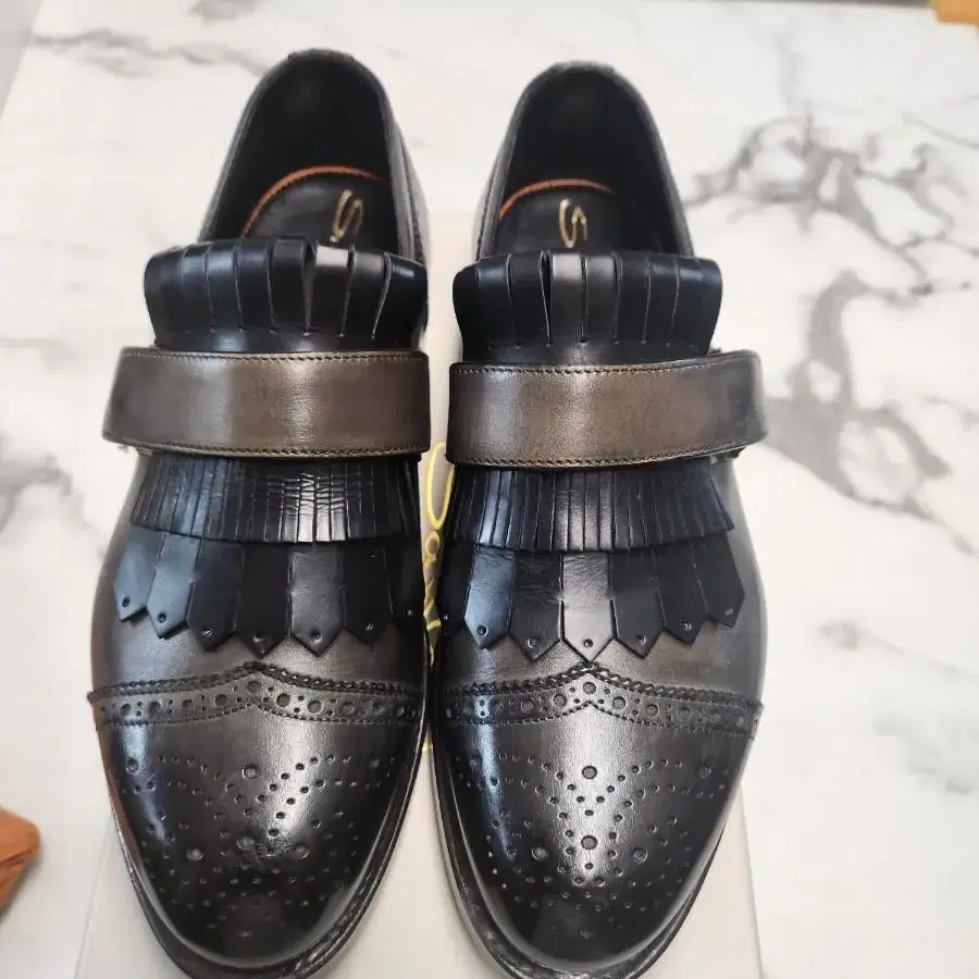 산토니 Santoni 로퍼 새제품 UK6