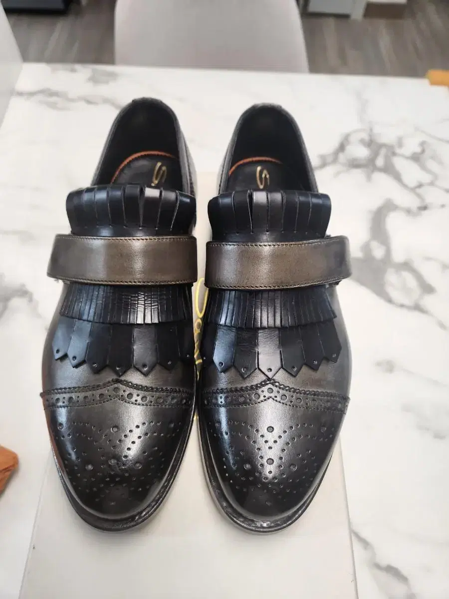 산토니 Santoni 로퍼 새제품 UK6