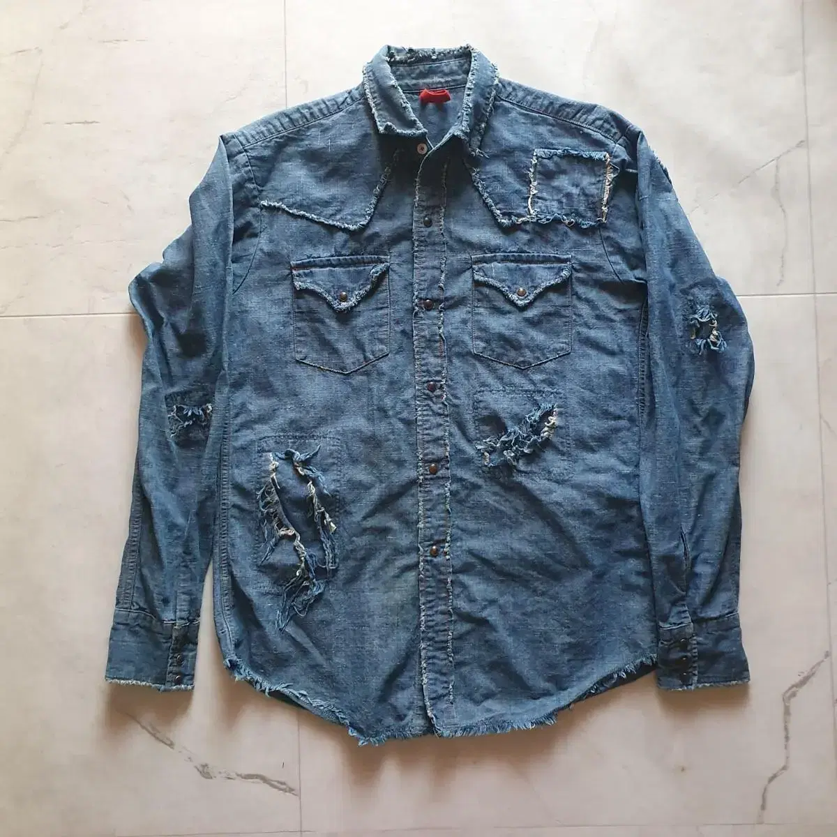 Levi's Circle R Circle R Distressed Shirt M