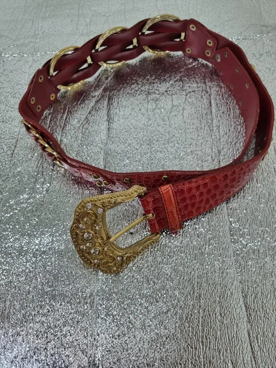 Red crocodile pattern waistband belt