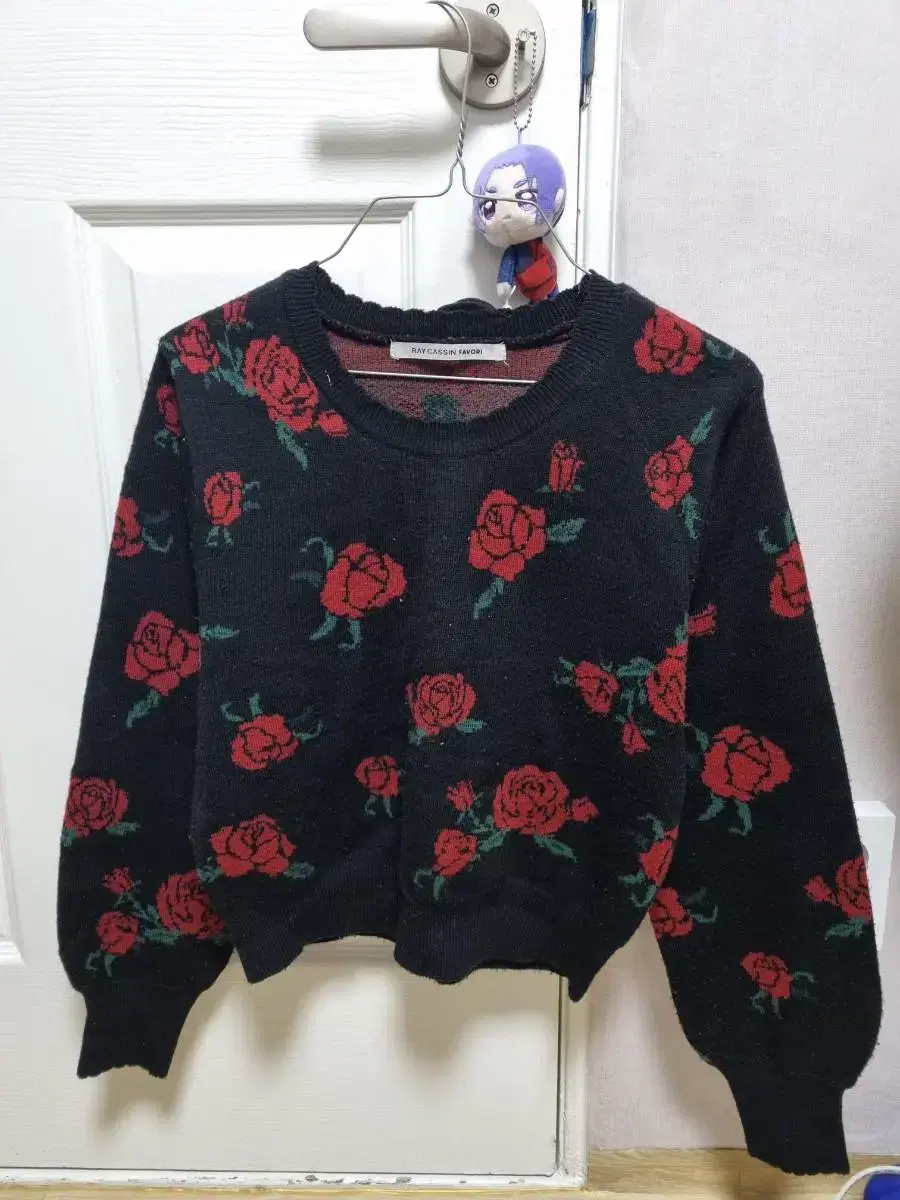 Rose Knit Round Neck Wavy Knit Rose Sweater Vahn Cropped Black T-Shirt Loose Fit