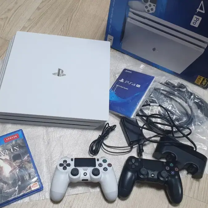 ps4 프로 1테라 화이트 폴박스