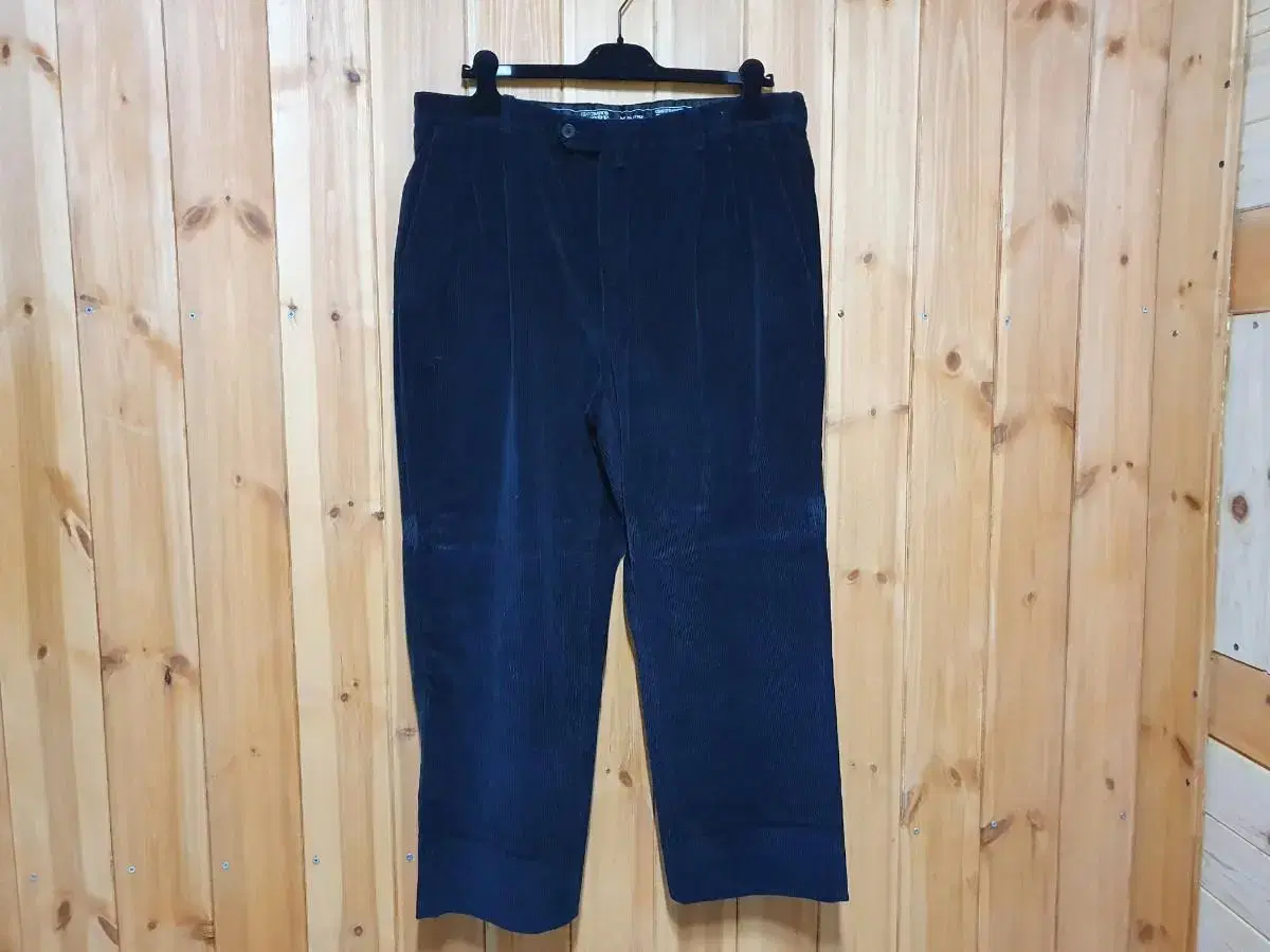 Corduroy pants by Italian designer Gianfranco Ferré 35