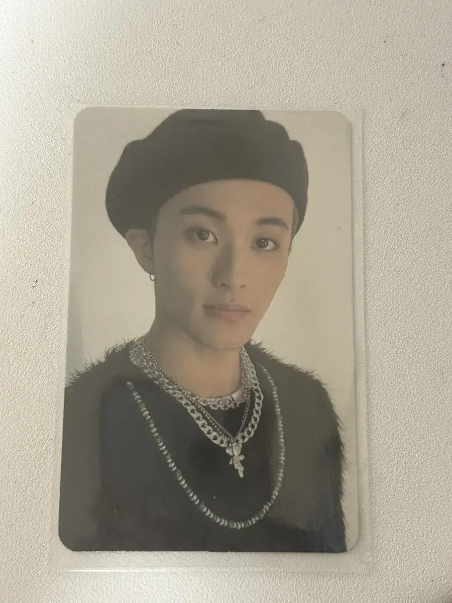 Universe Jewels mark photocard