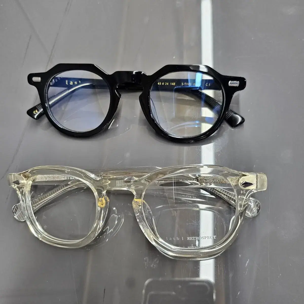 Lash eyeglass frames sell for 100,000 won