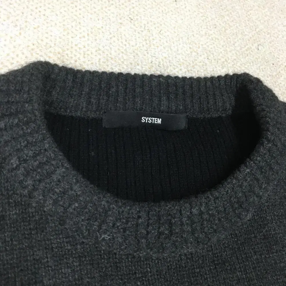 System round-neck wool knit