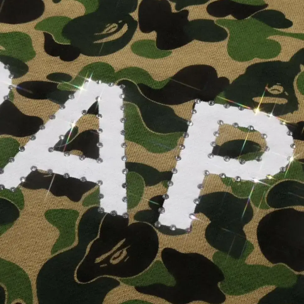 (마지막 가격내림)베이프 bape 카모 크리스탈 스톤 크루넥