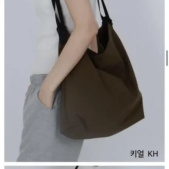 Kial Nylon Shoulderbag 키얼 나일론 숄더백 카키 새상품