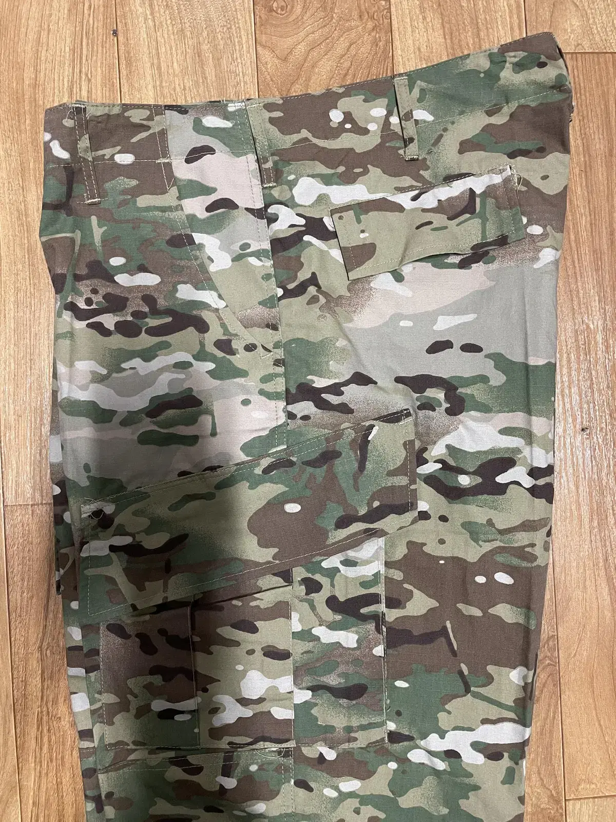 U.S. Army combat uniform under XL/R sell.